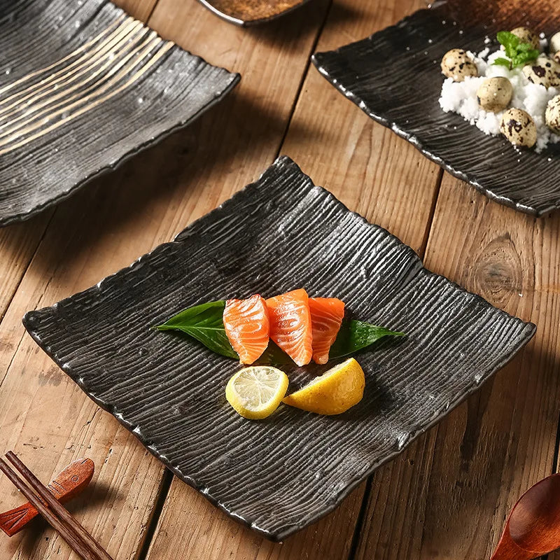 Prato Kuro Sabi Quadrado em Cerâmica Japonesa