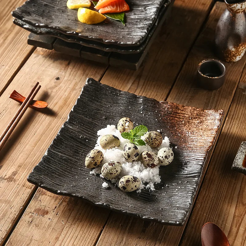 Prato Kuro Sabi Quadrado em Cerâmica Japonesa